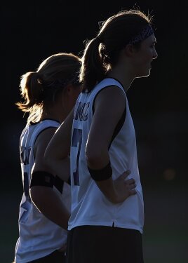 athletes_female_silhouette_field_hockey_team_mates_young_girl_athletic-555307.jpg!d