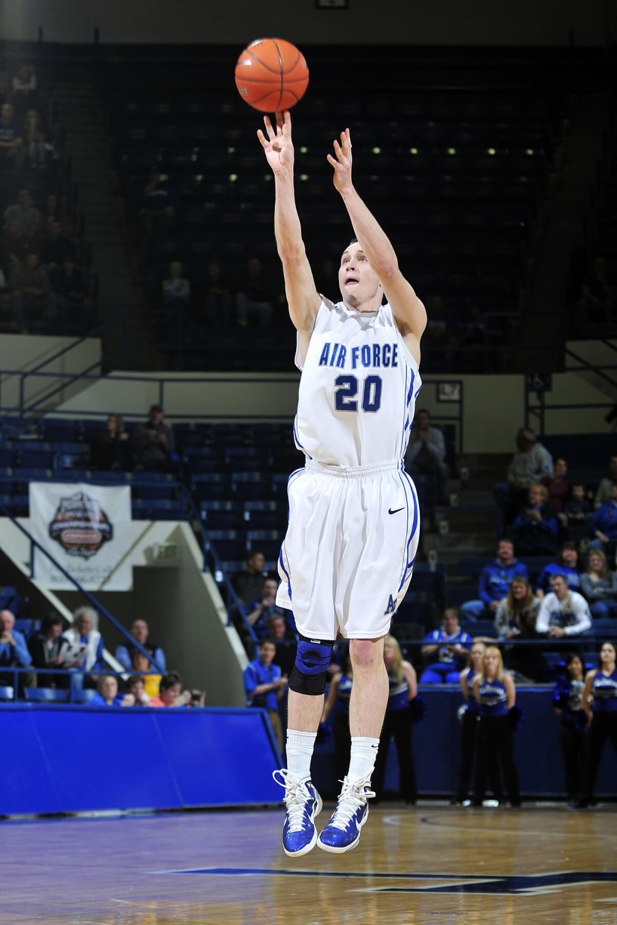 basketball_jump_shot_male_college_game_competition_team-893074.jpg!d