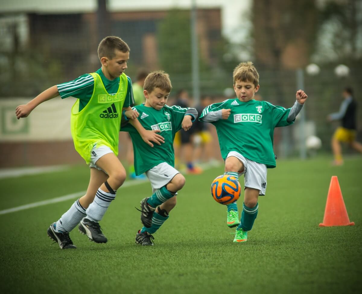 child_footballer_shot_use_football_team_fight_clash-757695.jpg!d