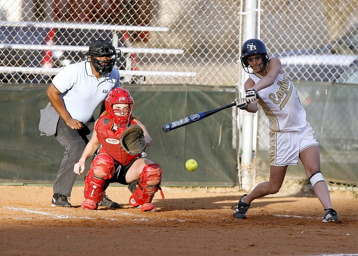 softball_batter_catcher_umpire_female_game_competition_teen-539665.jpg!d