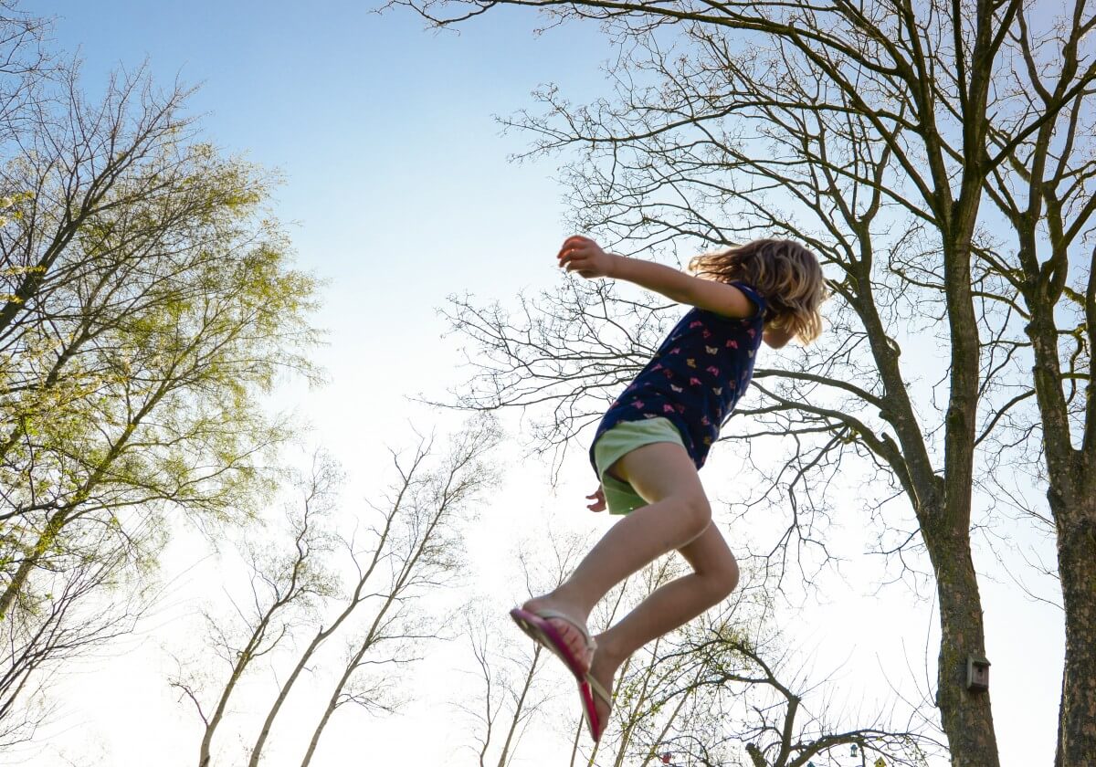 trampoline_girl_play_jump_fun_activity_child_childhood-1393832.jpg!d