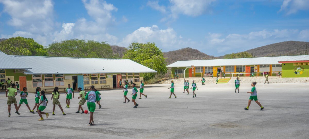 curacao_school_students_children_caribbean_tropical_education_learning-697965