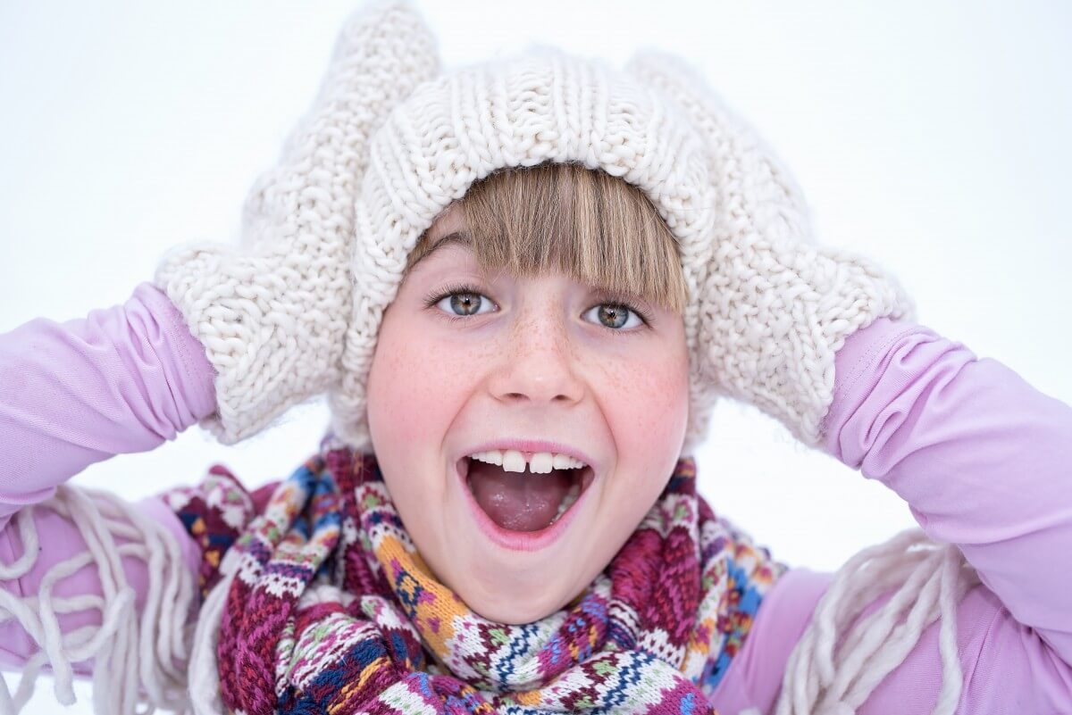 person_human_female_girl_winter_cap_gloves_face-656288