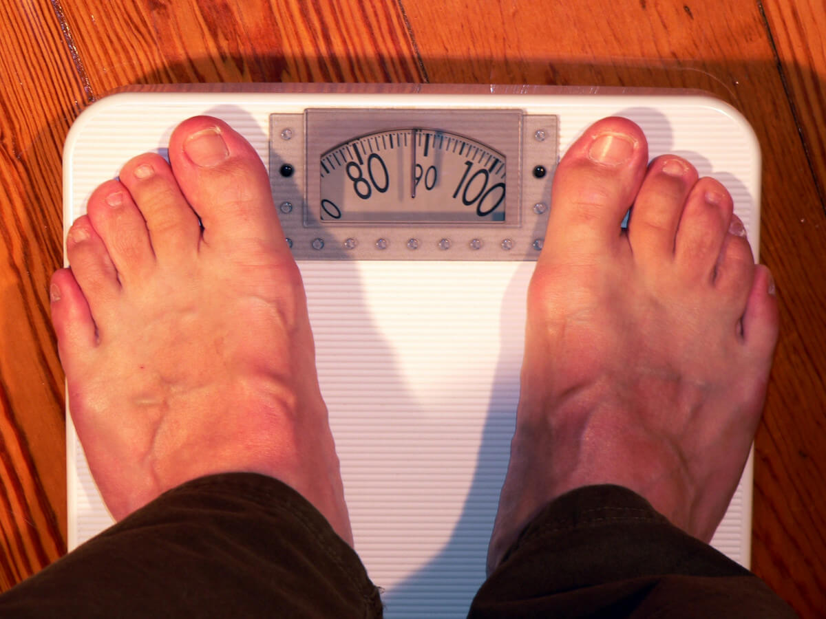 horizontal_bathroom_scale_weight_weigh_coloring_feet_overweight_weight_control-1122762