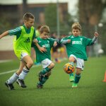 child_footballer_shot_use_football_team_fight_clash-757695.jpg!d